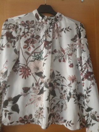 Blusa Stradivarius floral M