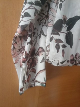 Blusa Stradivarius floral M