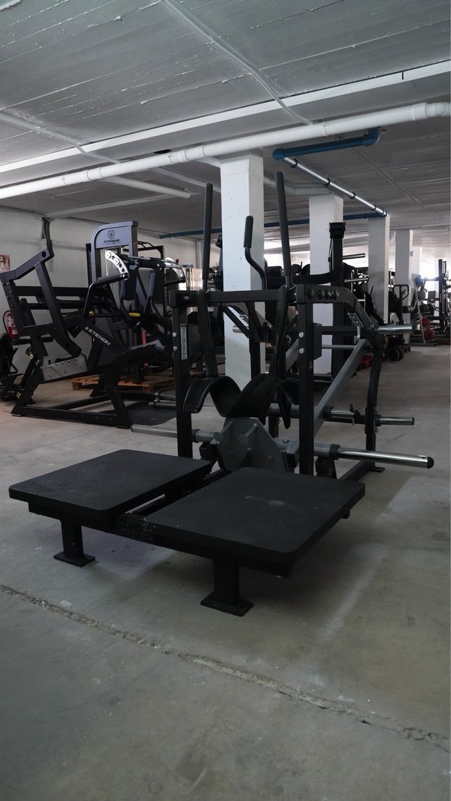 Hammer Strength Belt Squat