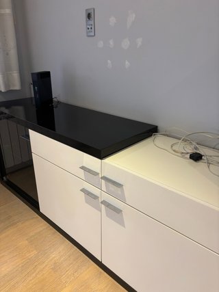 Mueble comedor blanco y negro