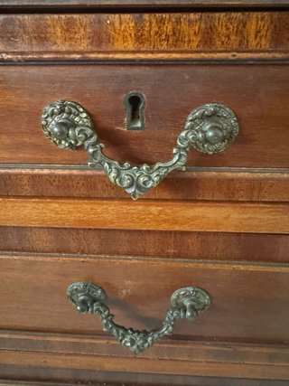 Cómoda antigua de madera