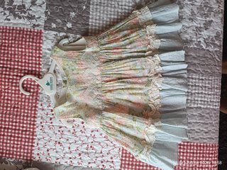 Vestido bebé flores y volantes