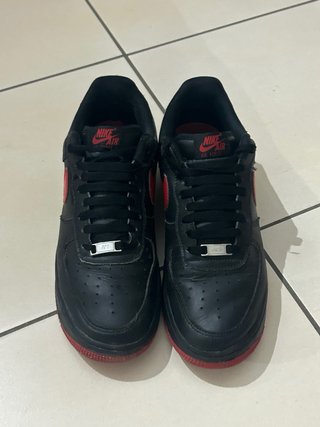 Nike Air Force 1 nere/rosse taglia 43