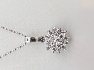 Cadena y colgante oro 18k blanco diamantes