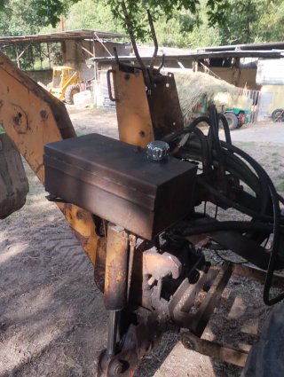 Tractor con retroexcavadora