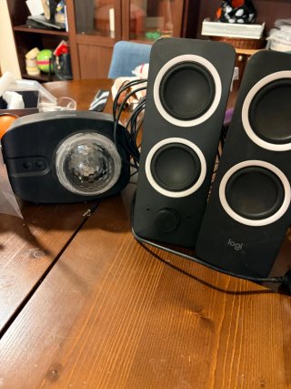 Par Altavoces Logitech Negro y Luz LED multicolor