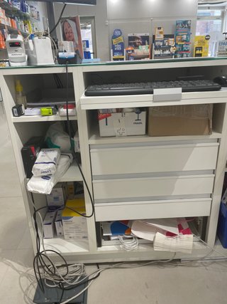 Mostrador blanco y verde