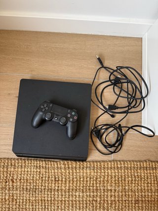 PS4 (Playstation 4) Negra + Mando