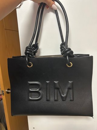 Bolso negro casual con letras BIM