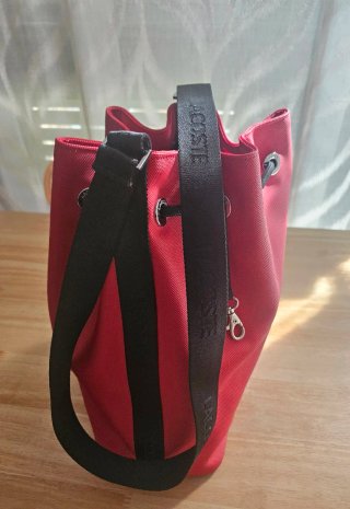 Bolso Lacoste Rojo.Precio negociable