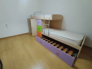 Cama tren infantil con cajones y armario