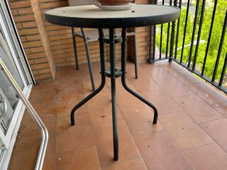 Conjunto de terraza mesa y 2 sillas