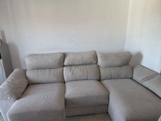 Sofá beige 2.20m con arcón