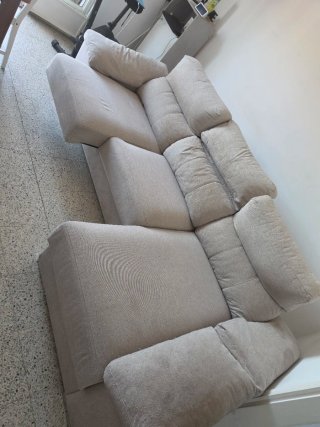 Sofá beige 2.20m con arcón