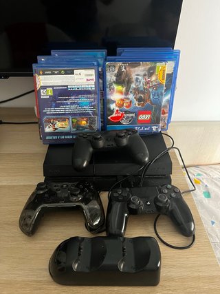 PS4 + 3 Mandos ( 1 originas + 2 falsos + 21 Juegos