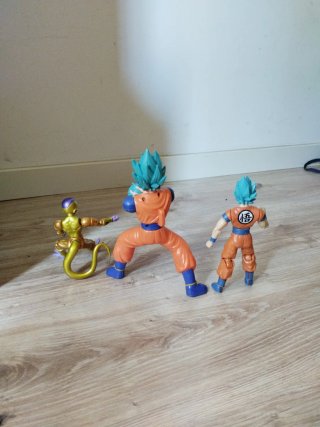Figuras Goku y Freezer