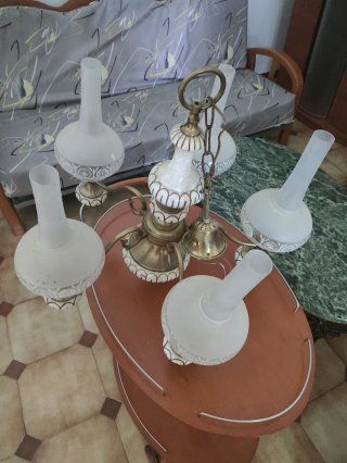 Lámpara antigua de cerámica, cristal y metal