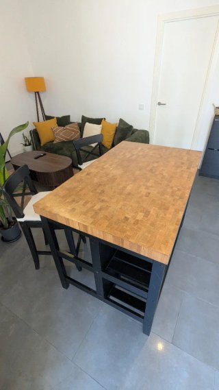Isla y Mesa comedor y 2 taburetes IKEA VADHOLMA