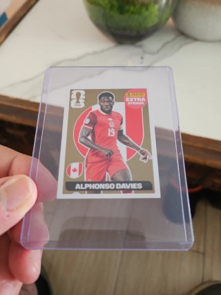 Cromo Panini Alphonso Davies Extra Sticker Dorada