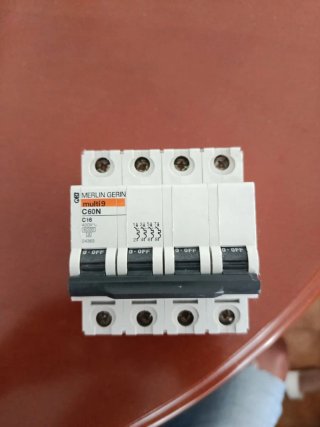 Magnetotérmico Merlin Gerin C60N 4P 16A