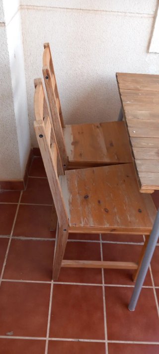 Mesa y 2 sillas de jardín madera y metal