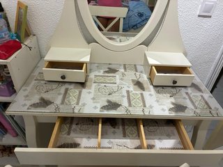 Tocador vintage con silla