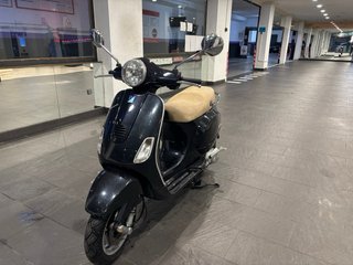 Vespa LX125 Scooter Negra Asiento Marrón 25.000 km