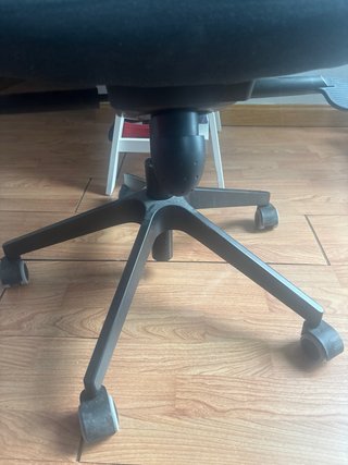 Silla de oficina ergonómica negra