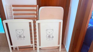 Cuna de bebé con colchón
