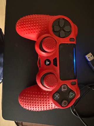 PS4 Slim 500GB + Mando Rojo + 3 Juegos