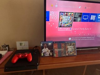 PS4 Slim 500GB + Mando Rojo + 3 Juegos