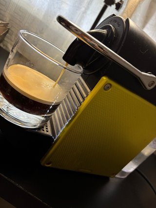 Cafetera Nespresso Pixie