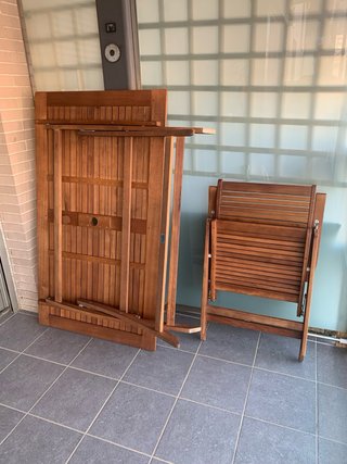 Mesa y 2 sillones de madera para jardín