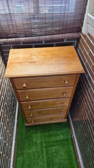 Cómoda de madera con 5 cajones