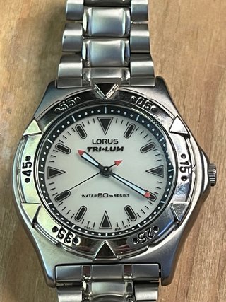 Reloj Lorus Tri-Lum Plata y Blanco