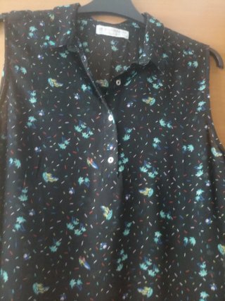 Blusa Pull&Bear sin mangas estampada Talla L