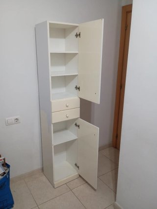 Armario de madera lacado blanco