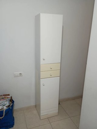 Armario de madera lacado blanco