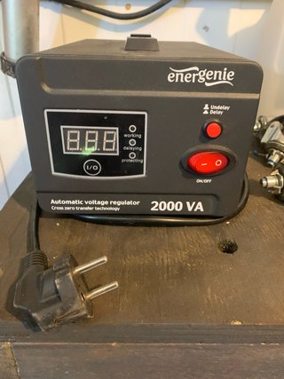 Regulador de tensión Energenie 2000 VA