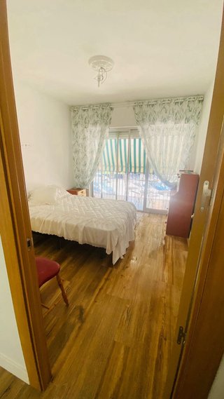 Se alquila habitacion
