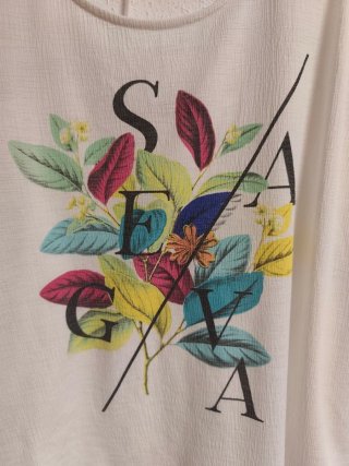 Camiseta de chica talla M de Pull & Bear.