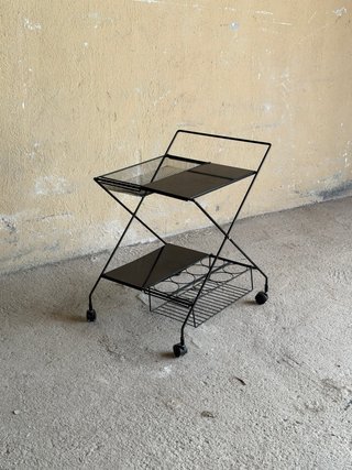 Mesa Camarera Postmoderna