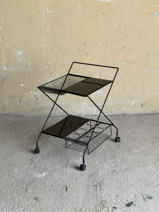 Mesa Camarera Postmoderna