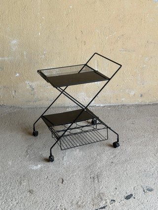 Mesa Camarera Postmoderna