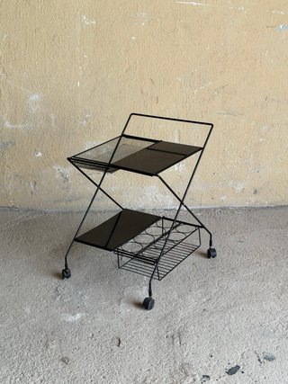 Mesa Camarera Postmoderna