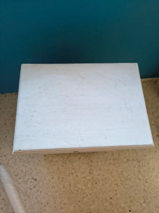 Mueble de madera blanco para restaurar