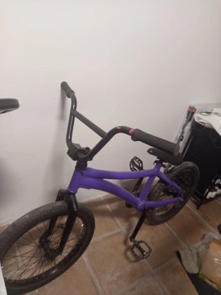 Bicicleta BMX Monty Morada