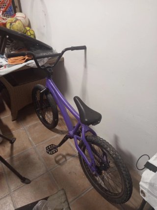 Bicicleta BMX Monty Morada