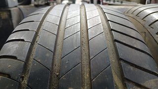 NEUMATICO 215/60R17