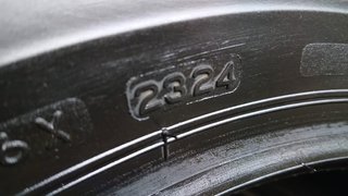 NEUMATICO 215/60R17